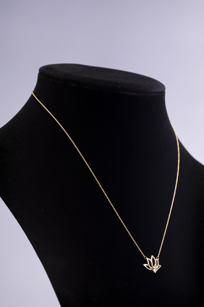10kyg Thin Rolo Chain, With Lotus Flower Center, Attached | Queen of Pawns