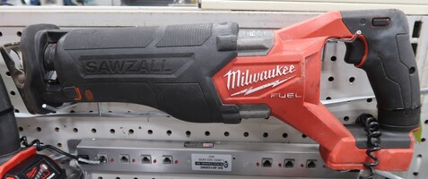 ~TOOL ONLY~MILWAUKEE 2821-20 M18 FUEL HEAVY DUTY CORDLESS SAW