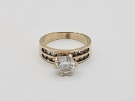 14kt Ring SZ:6.5 Y/G With Stones