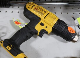 Dewalt 20V MAX Cordless Drill/Driver Compact DCD771