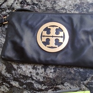 tory burch clutch