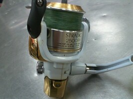 SHIMANO STRADIC 2500FH FISHING REEL